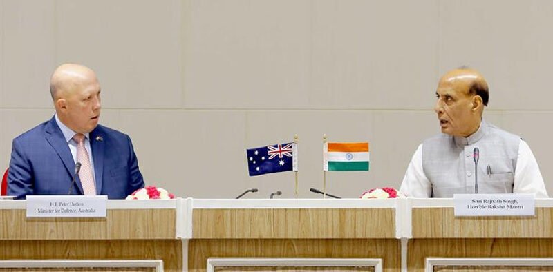 ऑस्ट्रेलियाई समकक्ष पीटर ड्यूटन के साथ द्विपक्षीय बैठक के बाद रक्षामंत्री का प्रेस वक्तव्य » कमल संदेश