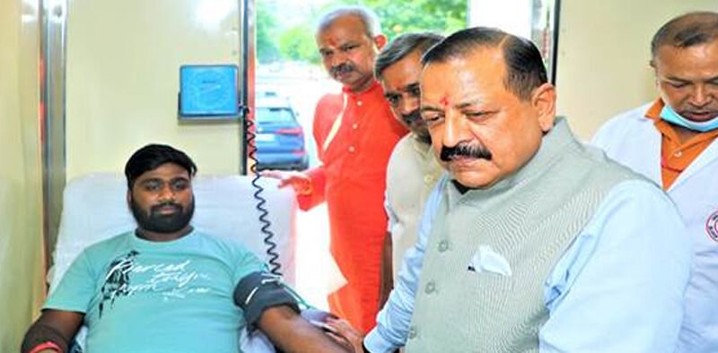 Dr Jitendra Singh inaugurates a Blood Donation camp and also plants a sapling to mark the Seva Pakhwada » Kamal Sandesh
