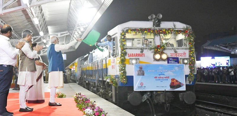 PM dedicates Railway projects worth over Rs. 2900 crore in Asarva, Ahmedabad » Kamal Sandesh