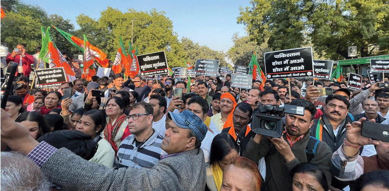 BJYM Protests outside Pakistan High Commission in New Delhi » Kamal Sandesh