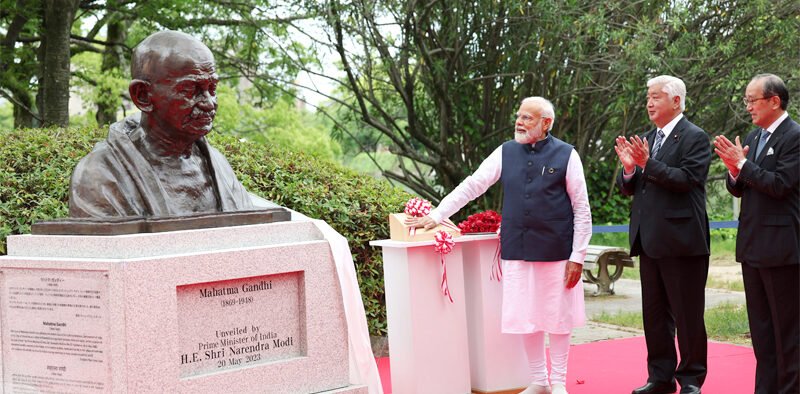Prime Minister unveils Mahatma Gandhi Bust in Hiroshima » Kamal Sandesh
