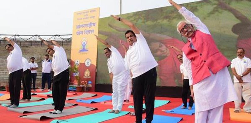 Nitin Gadkari leads the International Yoga Day celebrations in Nagpur » Kamal Sandesh