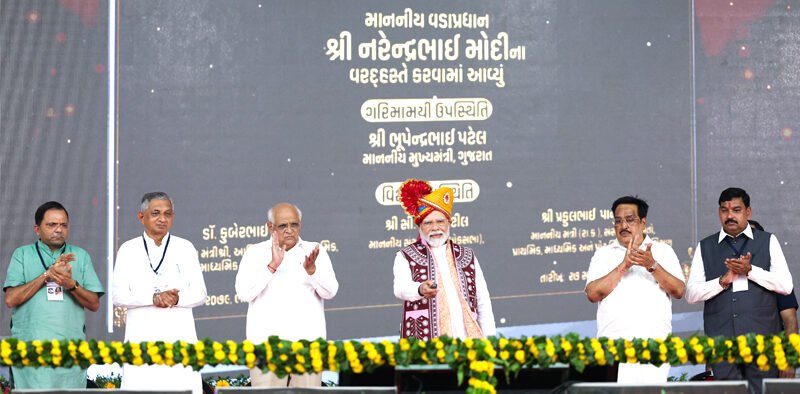 PM lays foundation stone and dedicates to nation projects worth more than Rs 5200 crores in Bodeli, Chhotaudepur, Gujarat » Kamal Sandesh